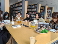校工会组织开展“玫瑰书香”女职工主题